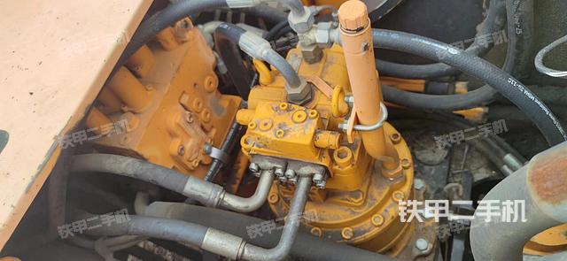 回转马达和主控阀（整机外观）