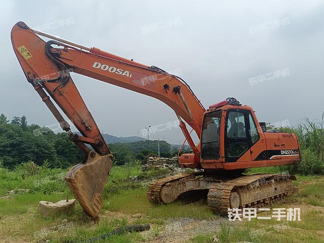 斗山DH220LC-7挖掘机