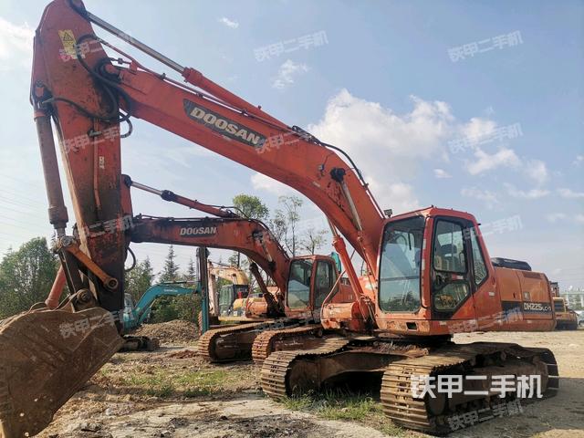 斗山DH225LC-7挖掘机