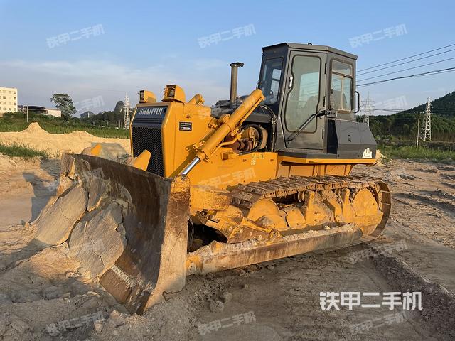 山推SD16标准型推土机