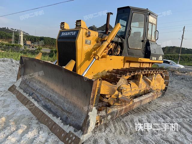 山推SD16标准型推土机