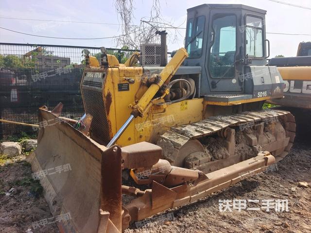 山推SD16标准型推土机