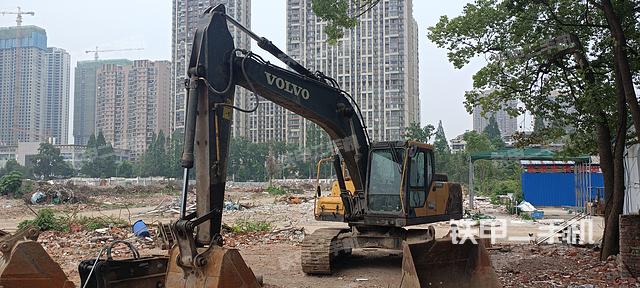 沃尔沃EC200DAG挖掘机