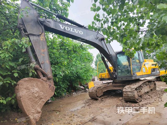 沃尔沃EC250D挖掘机