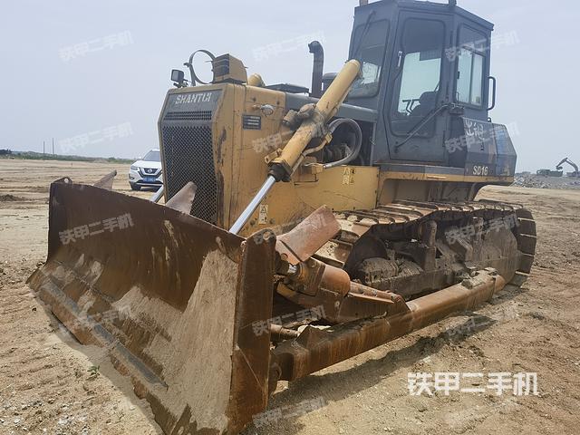 山推SD16标准型推土机