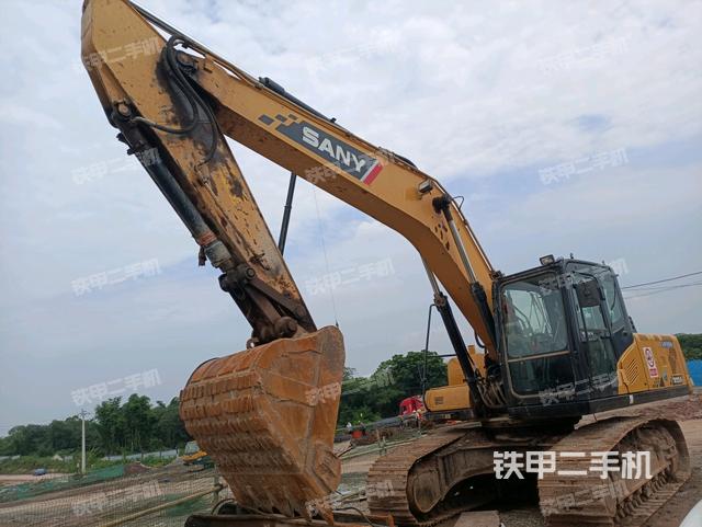 三一重工SY200C挖掘机
