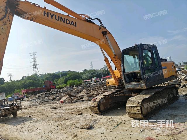 现代R215-7挖掘机