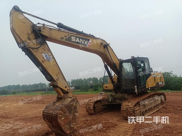 三一重工SY215C挖掘机
