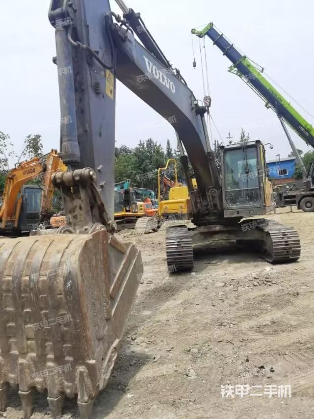 沃尔沃EC250D挖掘机
