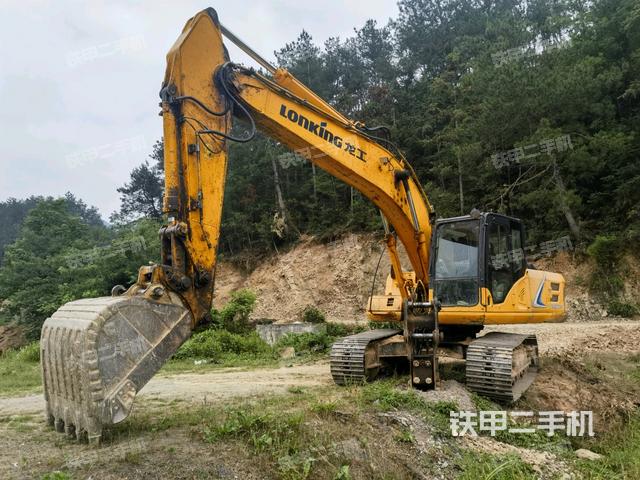 龙工LG6225E挖掘机
