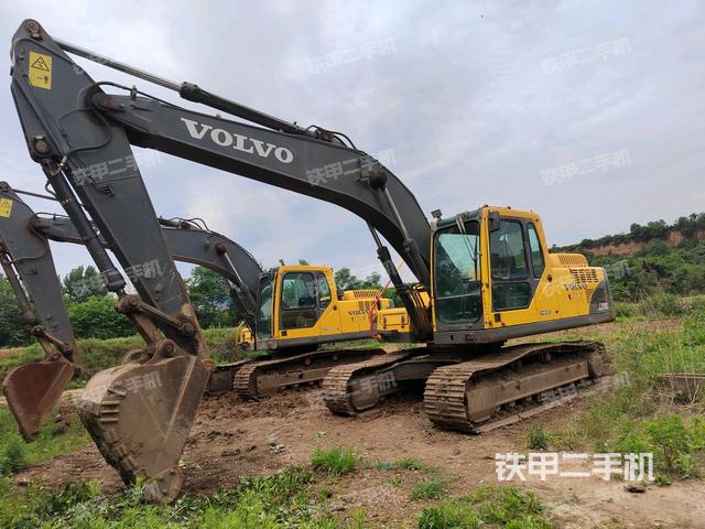 沃尔沃EC210B挖掘机