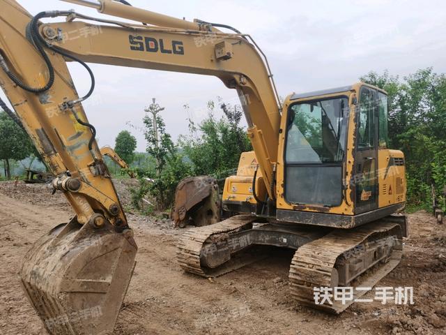 山东临工E680F挖掘机