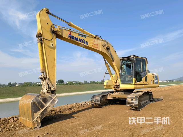小松PC200-8挖掘机