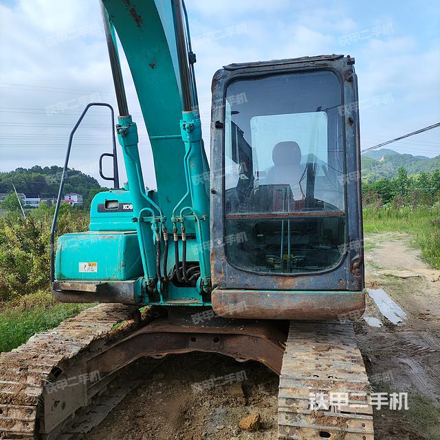 神钢SK130-8挖掘机