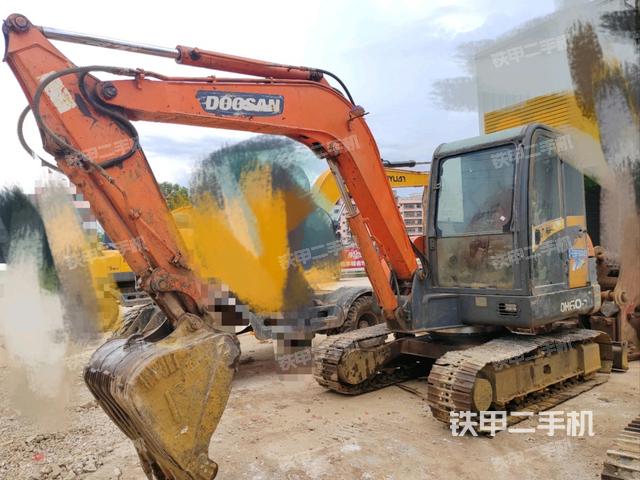 斗山DH60-7挖掘机