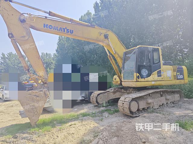 小松PC220-8挖掘机