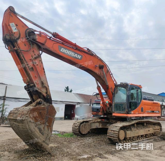 斗山DX380LC挖掘机