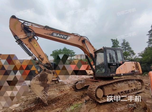 三一重工SY225C挖掘机