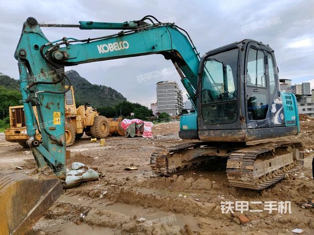 神钢SK75-8挖掘机