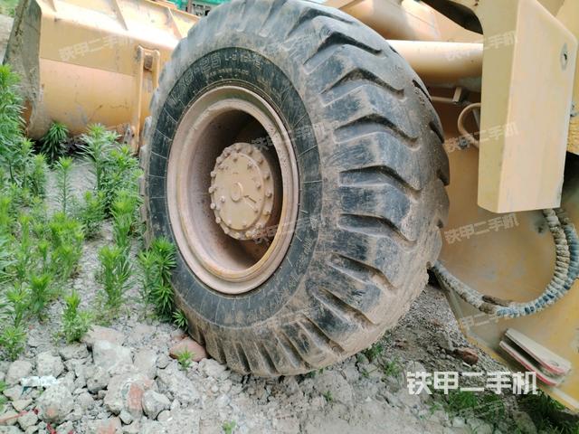 右前轮（行走机构）