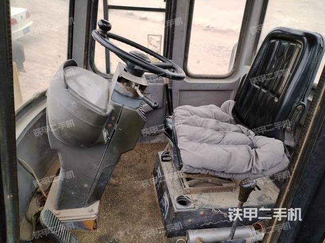 驾驶室内部（驾驶室部分）