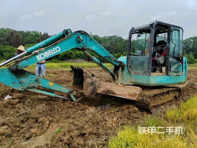 神钢SK60-8挖掘机