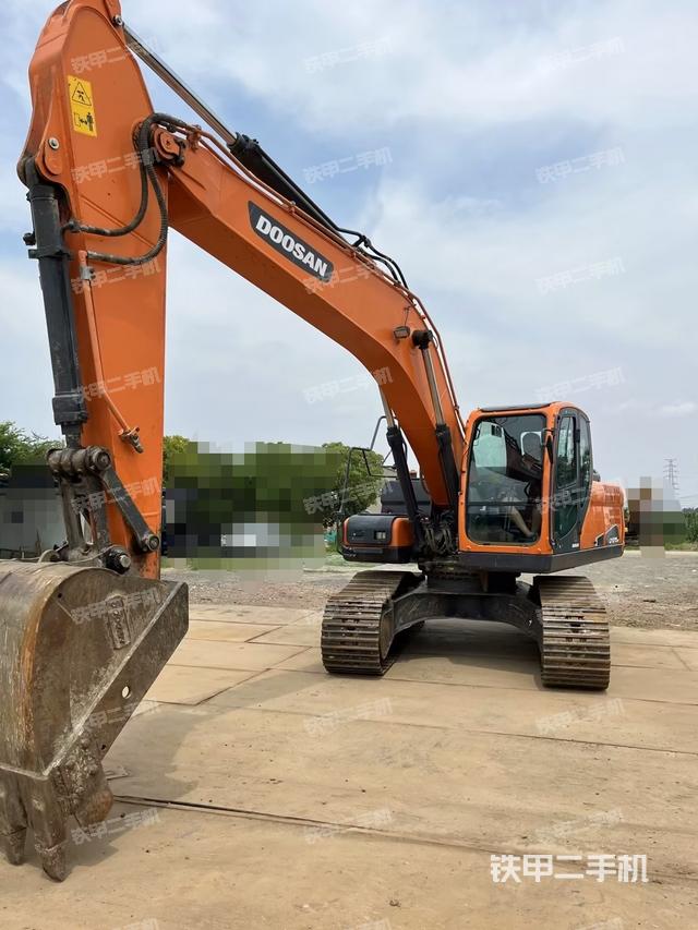 斗山DX215-9CN挖掘机