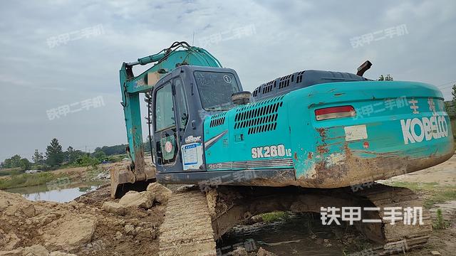 神钢SK260LC-8挖掘机
