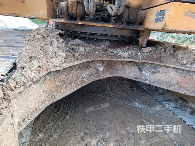 轉(zhuǎn)盤和下車架正前（工作和回轉(zhuǎn)裝置）