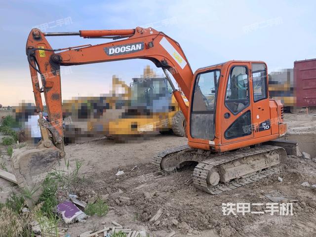 斗山DH70挖掘机