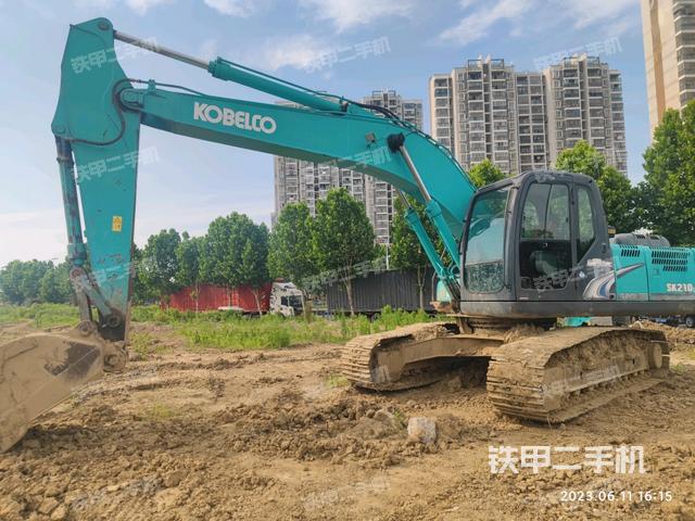 神钢SK210LC-8挖掘机