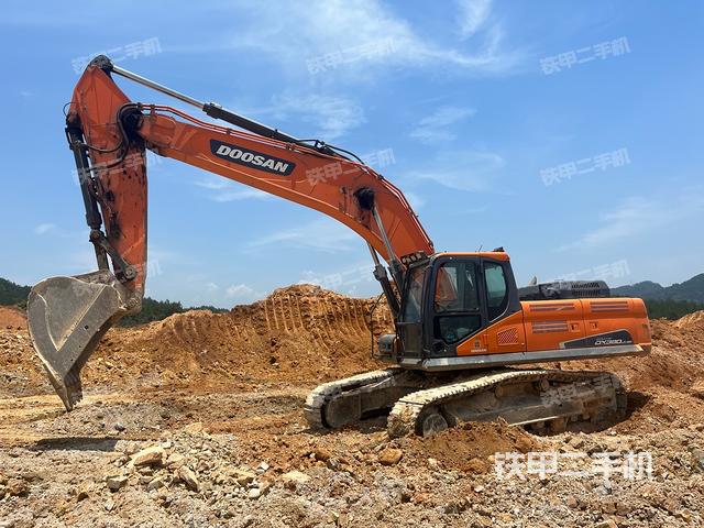 斗山DX380LC-9C挖掘机