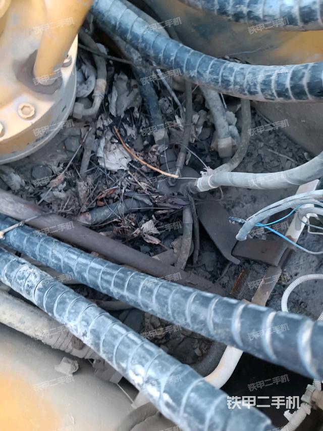 中央回轉(zhuǎn)接頭特寫（上車部件）