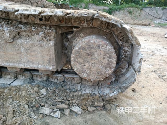 左驅(qū)動輪（行走機構(gòu)）