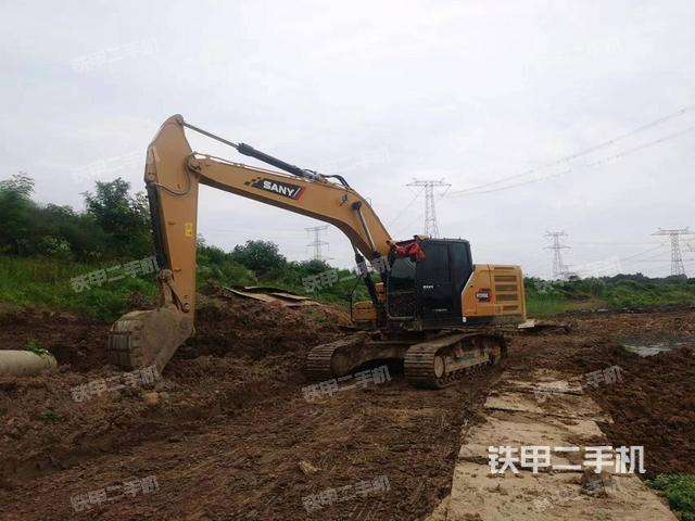 三一重工SY215C挖掘机