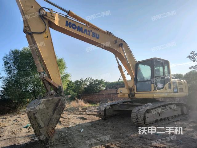 小松PC220-8挖掘机
