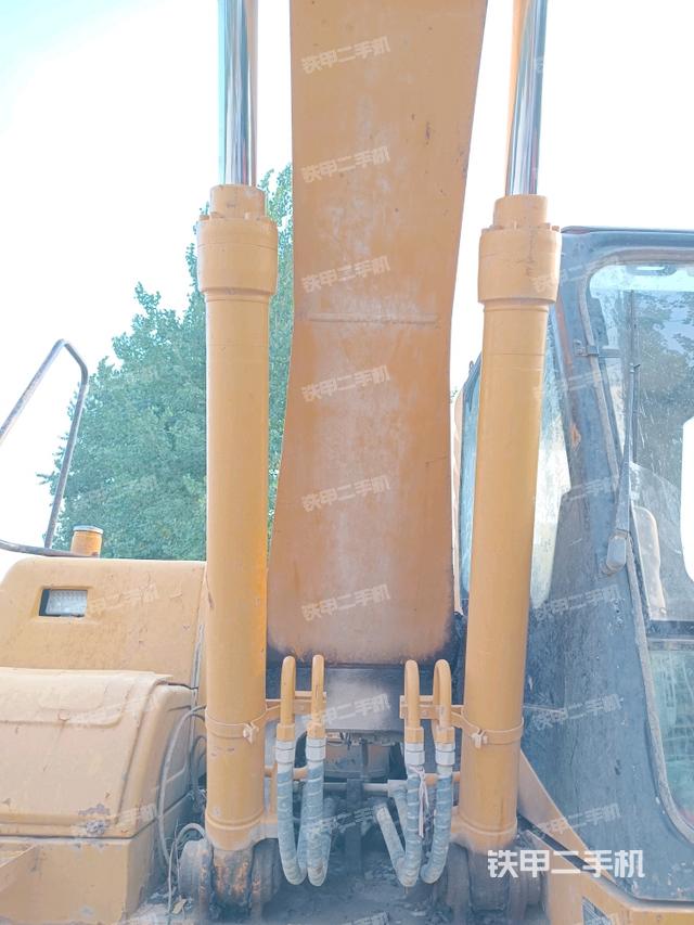 大臂油缸整體?豎拍（工作和回轉(zhuǎn)裝置）