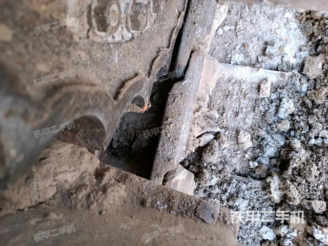 左側(cè)行走馬達蓋板（行走機構(gòu)）