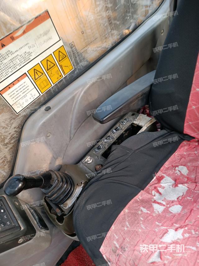 座椅右側(cè)控制臺/鑰匙門/油門/含右手柄（駕駛室部分）