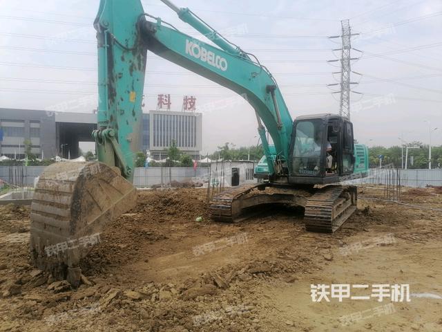 神钢SK260LC-10挖掘机