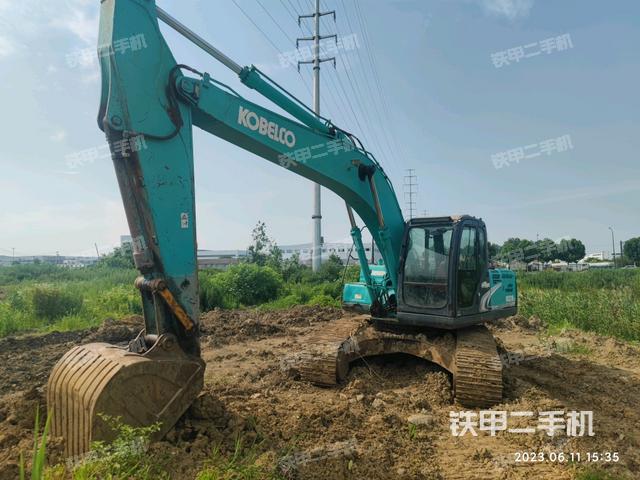 神钢SK210LC-8挖掘机
