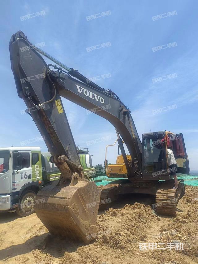 沃尔沃EC250D挖掘机