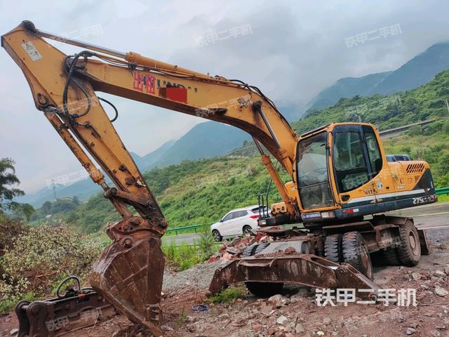 现代R210W-9挖掘机