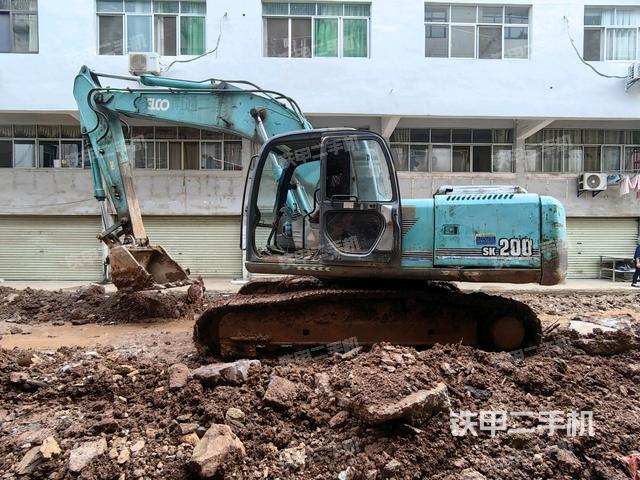 神钢SK200-6E挖掘机
