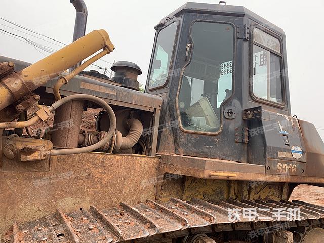 山推SD16标准型推土机