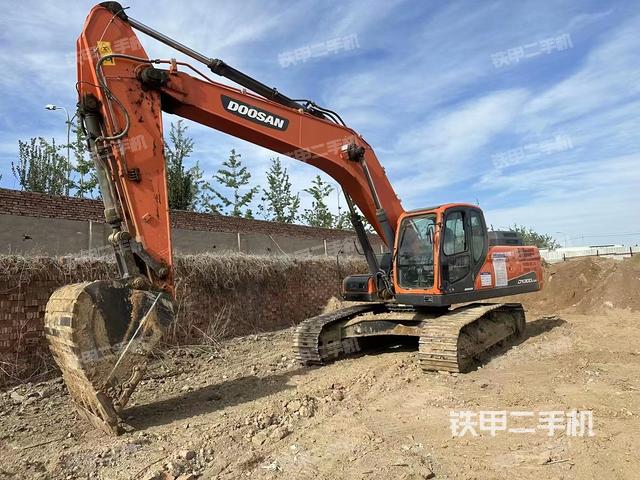 斗山DX300LC-9C挖掘机