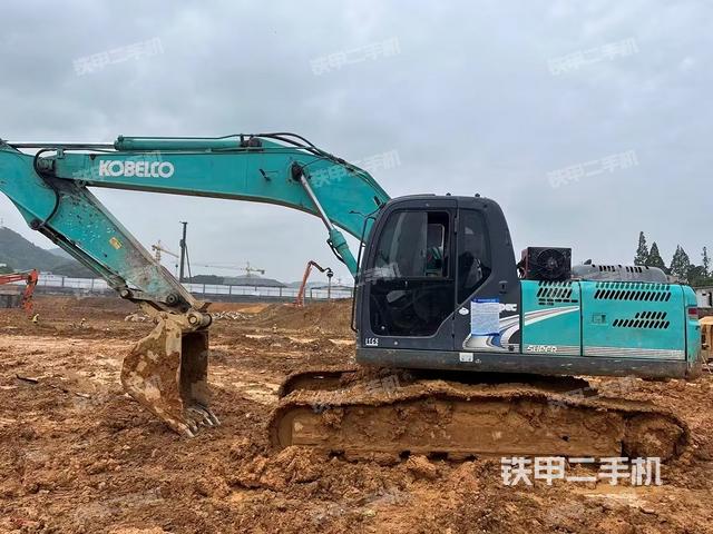 神钢SK210LC-8挖掘机