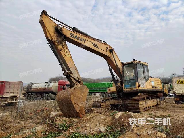 三一重工SY215C挖掘机