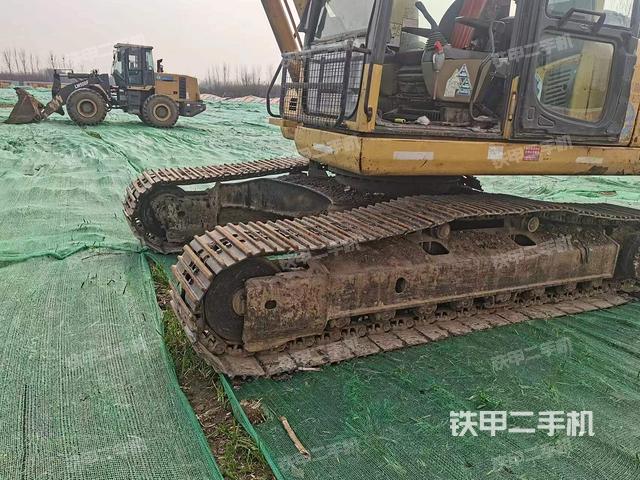 小松PC220-8挖掘机