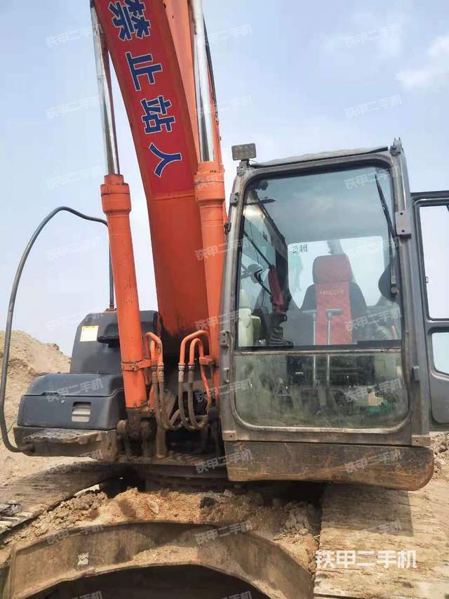 日立ZX210K挖掘机